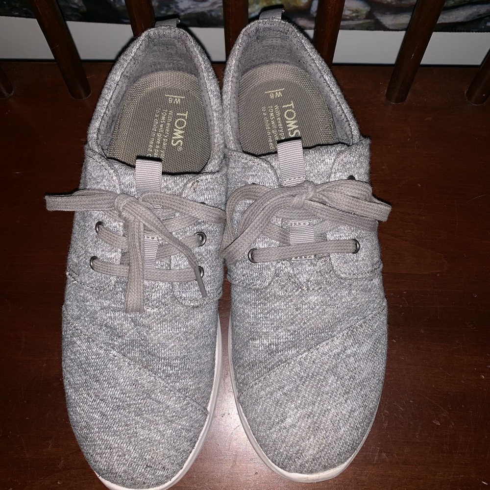 Women’s TOMS tennis shoes
